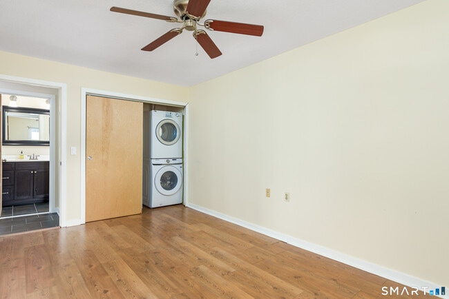 Building Photo - 54 Willieb St