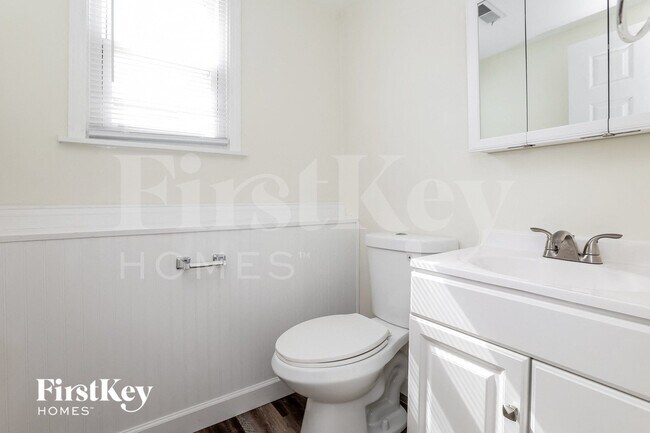 Building Photo - 1605 Rock Creek Dr