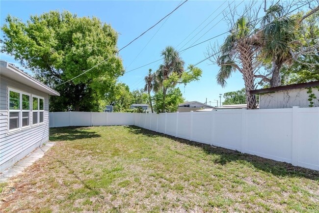 Building Photo - 1528 W River Shore Way