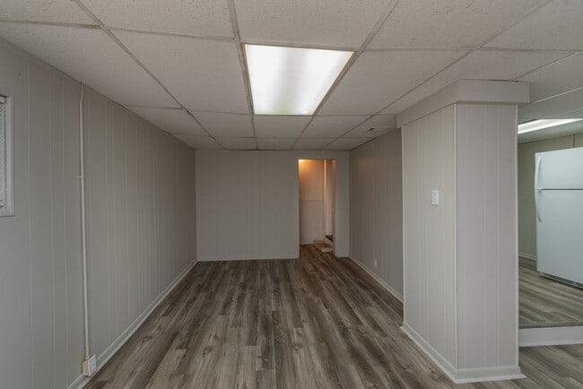 Building Photo - 1/2 OFF 2ND MONTH'S RENT! Updated 1 bed/1 ...