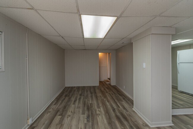 Building Photo - Updated 1 bed/1 bath apartment, great loca...