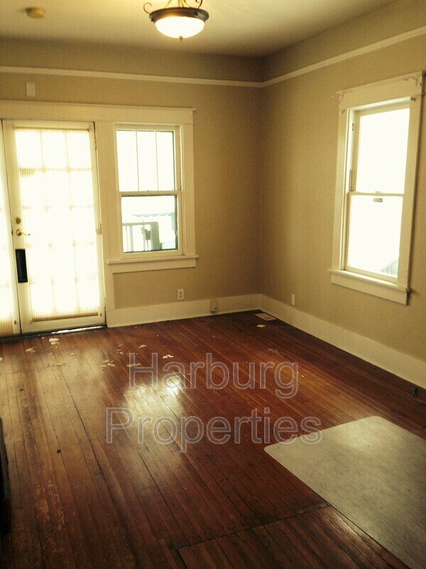 Building Photo - 2515 Broadway St