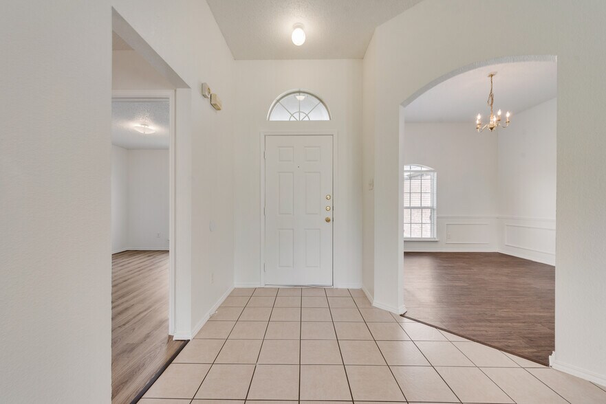 Building Photo - 512 Asbury Dr