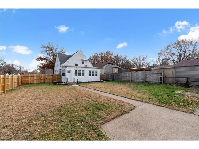 Building Photo - 4253 N James Ave