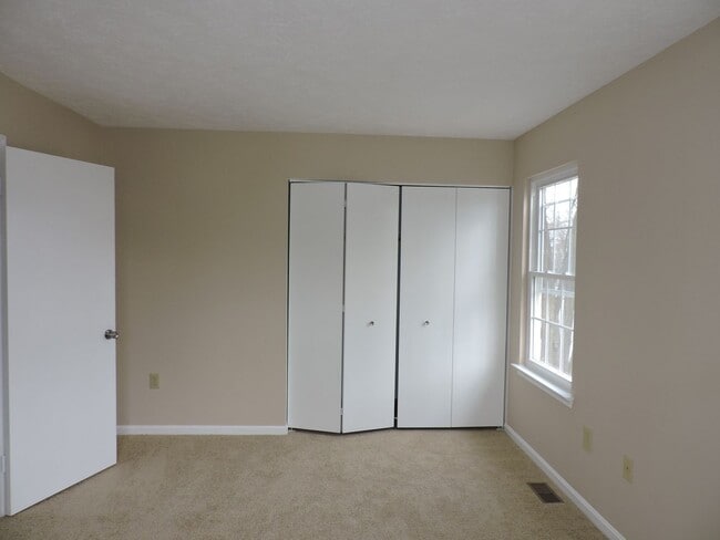 Building Photo - 34 Meadowside Ct