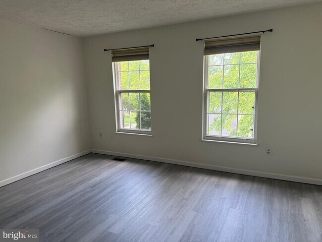 Building Photo - 5491 Prince William Ct