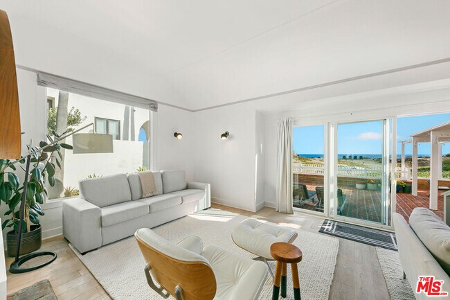 Building Photo - 30830 Broad Beach Rd