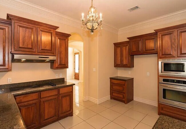 Building Photo - 7 Stonebrook Ct