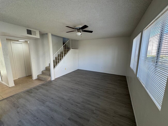 Building Photo - 2 Bedroom Townhouse in El Cajon