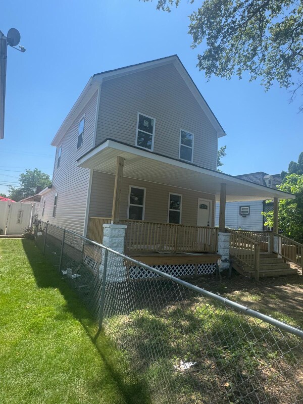 Building Photo - 6211 Lawn Ave