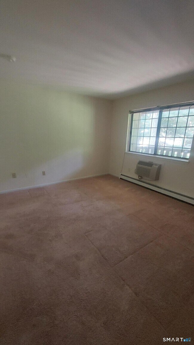 Building Photo - 28 Andover Ct