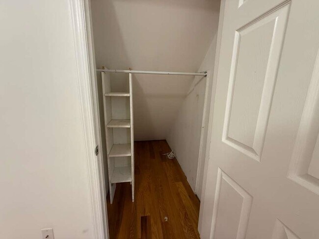 Building Photo - 33 Nelson Ave