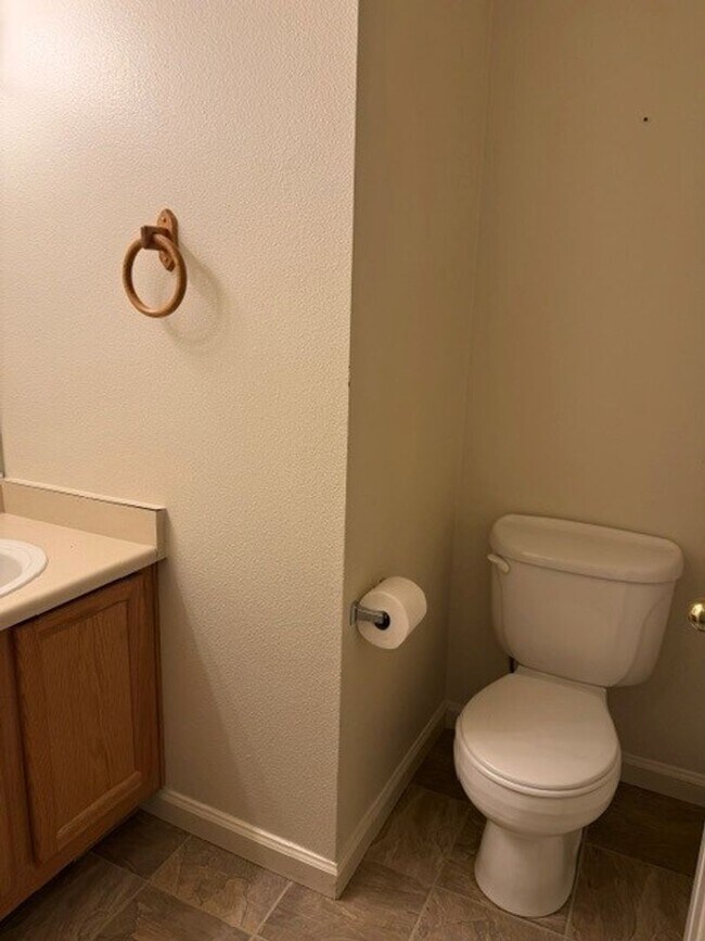 Building Photo - Two Bedroom Two Bath Townhome move in ready!