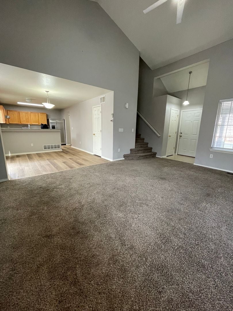 Building Photo - 6511 Stagecoach Ave