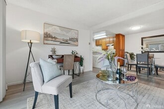 Building Photo - 101 Piccadilly Pl