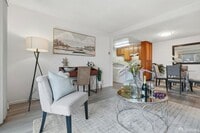 Building Photo - 101 Piccadilly Pl