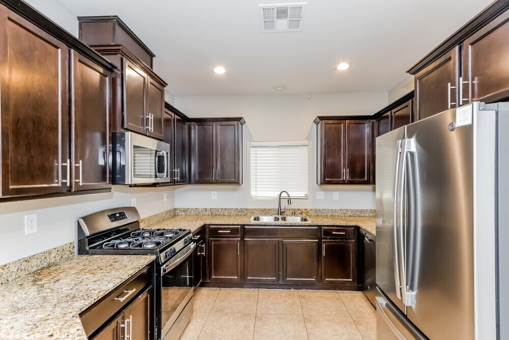 Building Photo - 9623 Vega Carpio Ave
