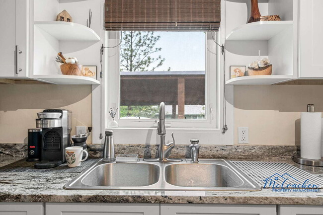 Building Photo - Serene, Artistic Retreat in the Heart of A...