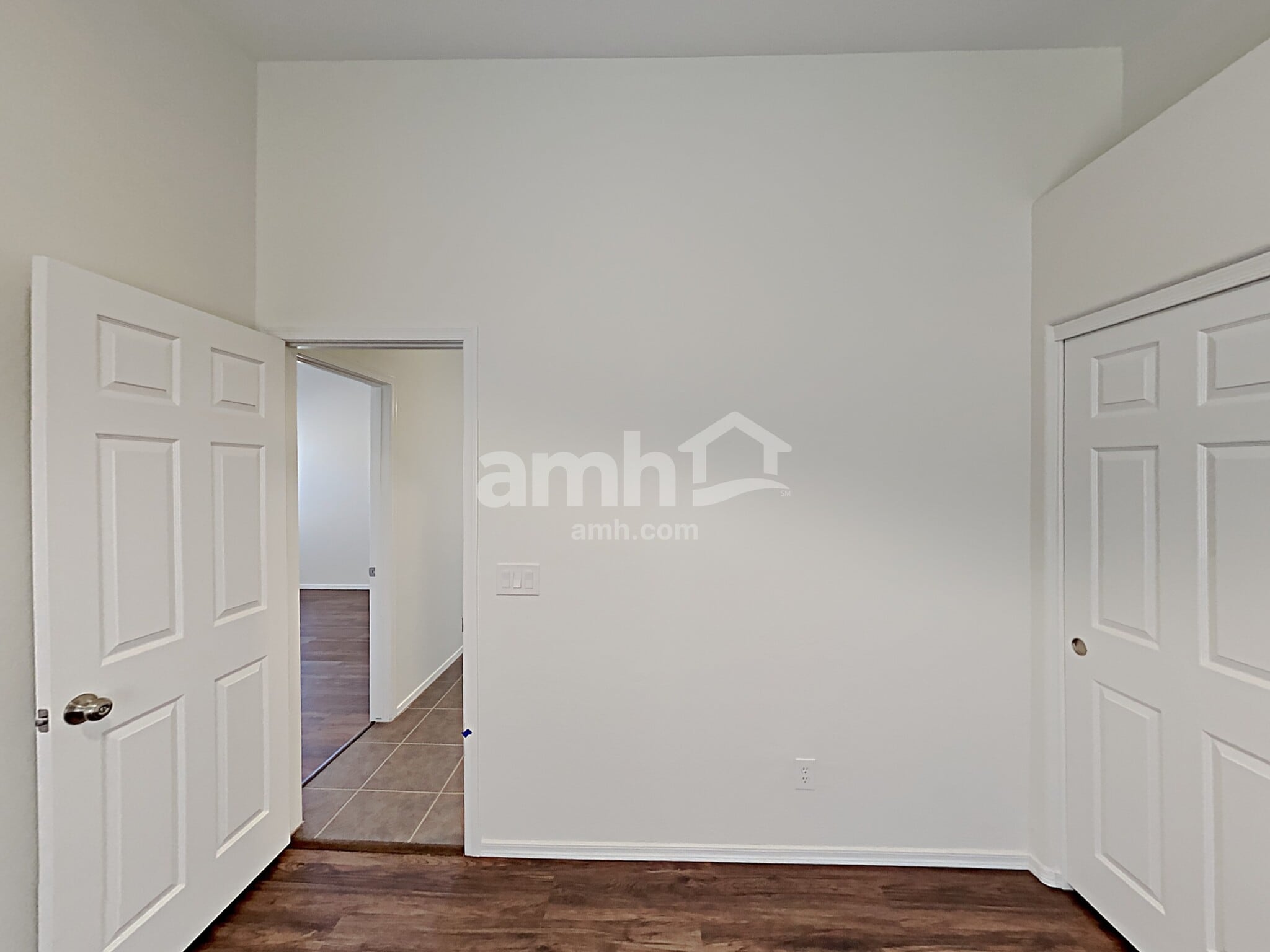 Building Photo - 13732 W Solano Dr