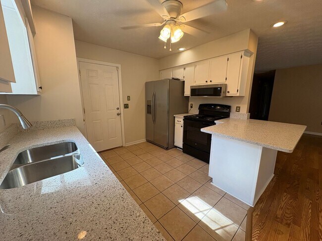 Building Photo - Spacious 3-Bedroom, 2-Bath Home!