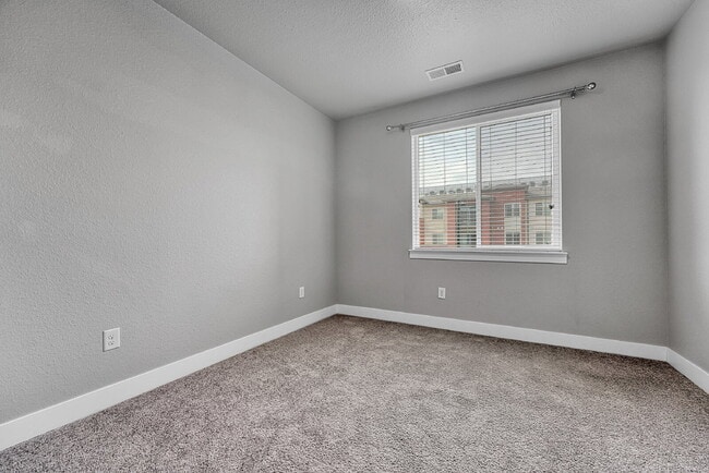 Building Photo - $1,775 - 2 Bed, 2 Bath Condo in Aurora with Central AC, and In Unit Laundry!