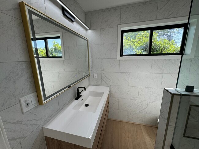 Building Photo - 5430 Sunny Ridge Pl