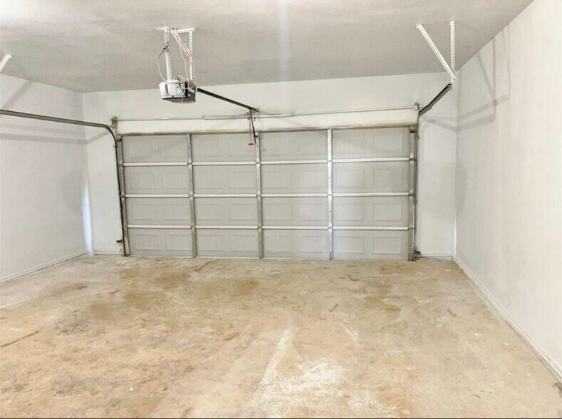 Building Photo - 405 Southwest 84th Street