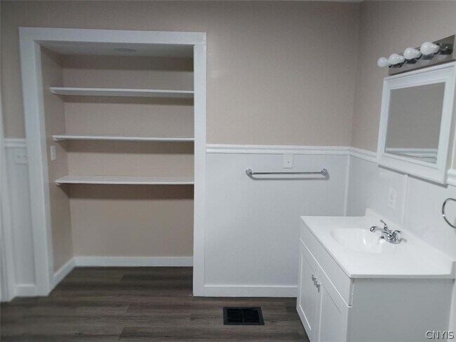 Building Photo - 360 Fulton St