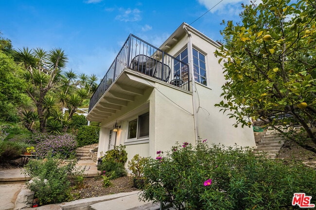 Building Photo - 1205 N Beverly Glen Blvd
