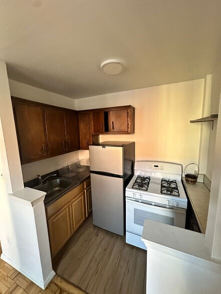 Building Photo - 2534 Crescent St