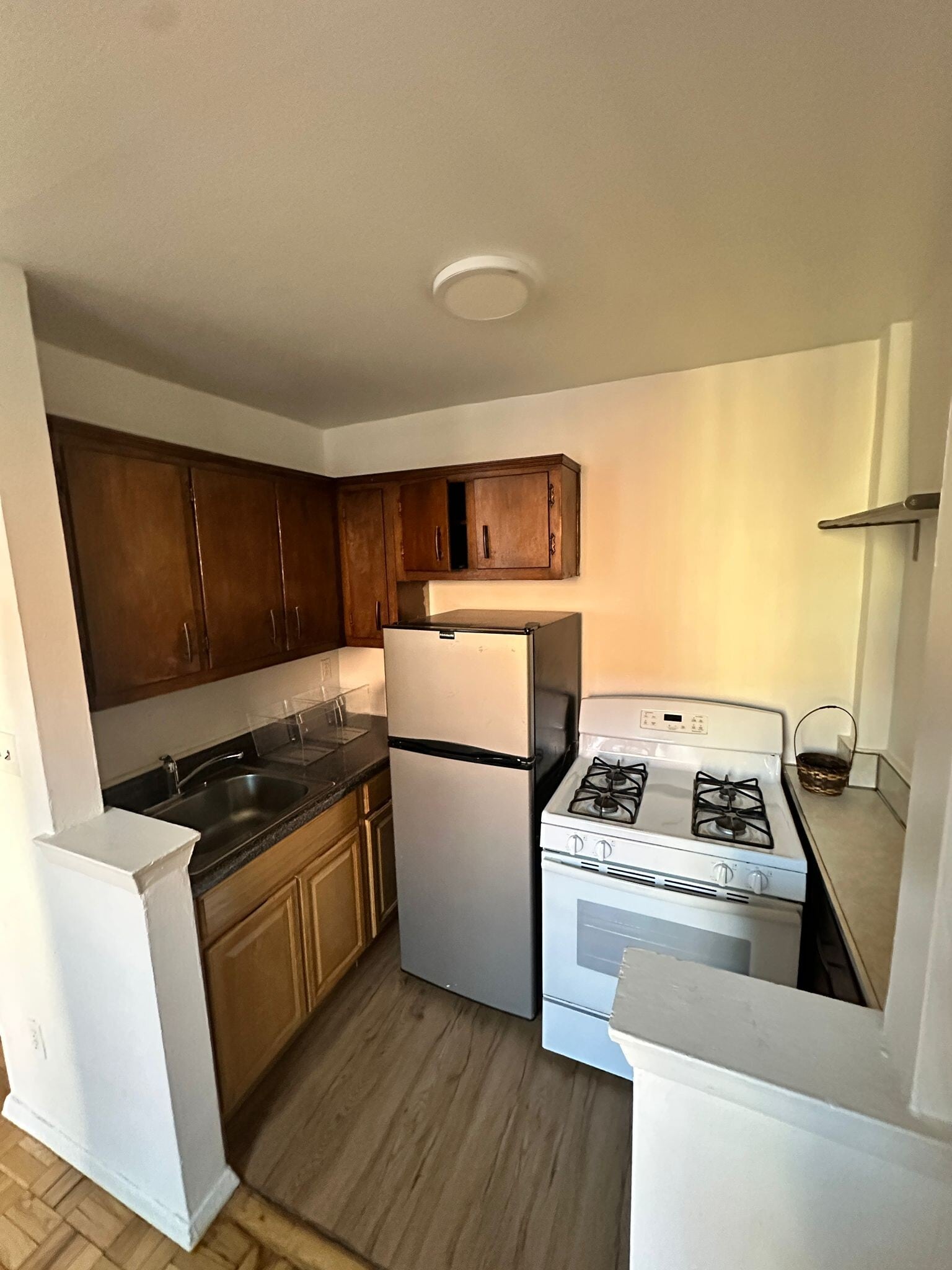 Building Photo - 2534 Crescent St