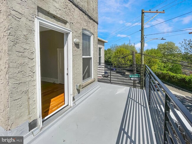 Building Photo - 637 N 32nd St