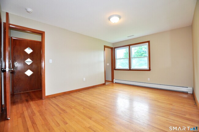 Building Photo - 84 Holcomb St