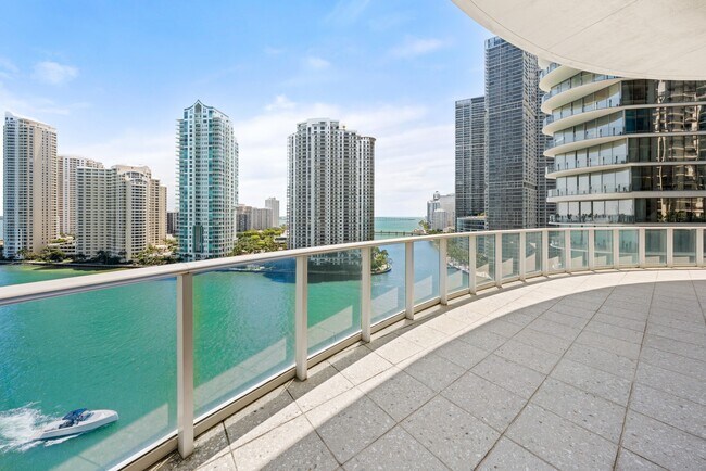 Building Photo - 300 S Biscayne Blvd