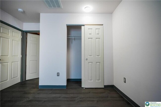 Building Photo - 335 Walnut Dr