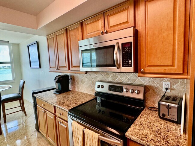 Building Photo - 5480 N Ocean Dr