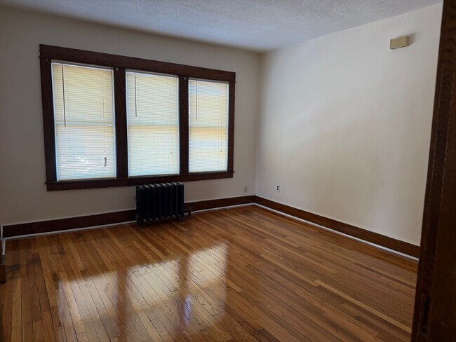 Building Photo - First floor 3 Bedroom