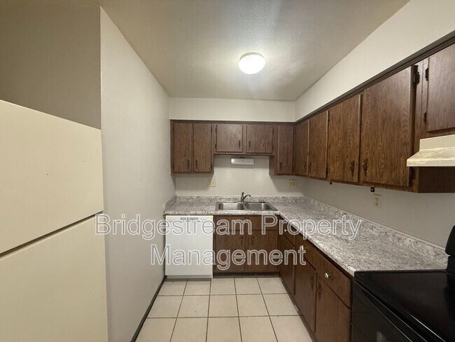 Building Photo - 85 N Gebhart Church Rd