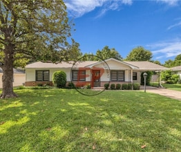 Building Photo - 3300 Wynmore Dr