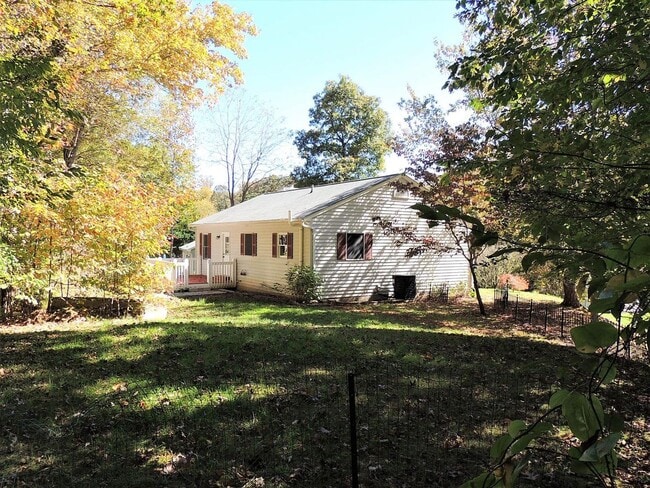 Building Photo - 19 Ashwood Dr