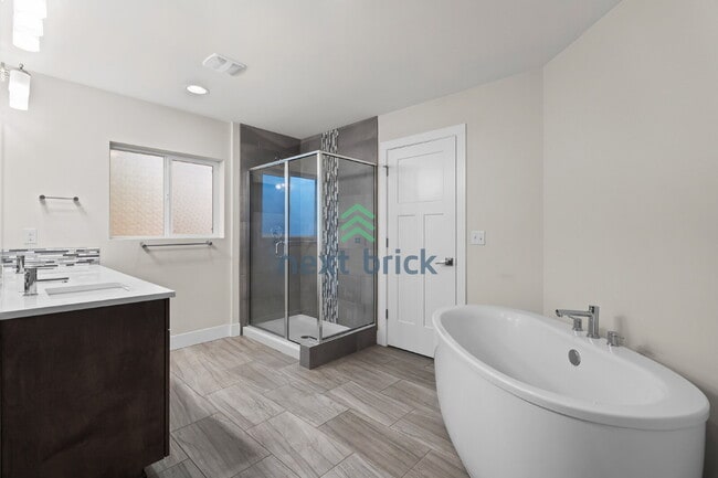 Building Photo - 5 BED & 2.5 BATH SINGLE FAMILY HOUSE FOR RENT