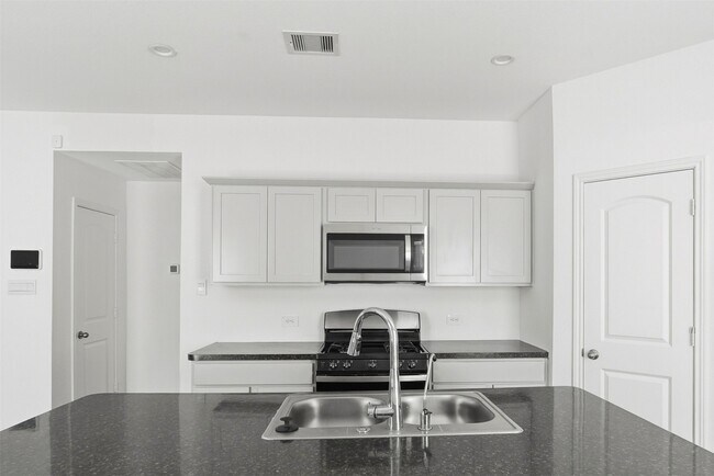 Building Photo - 5215 Mossdale Blf Ln