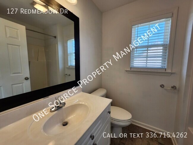 Building Photo - 127 Redmeadow Dr