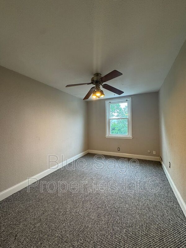 Building Photo - 228 W Wyncliffe Ave
