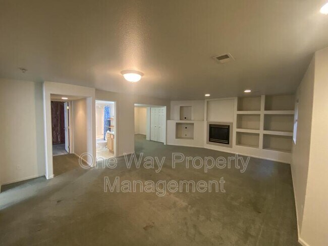 Building Photo - 5259 W 9th St Dr