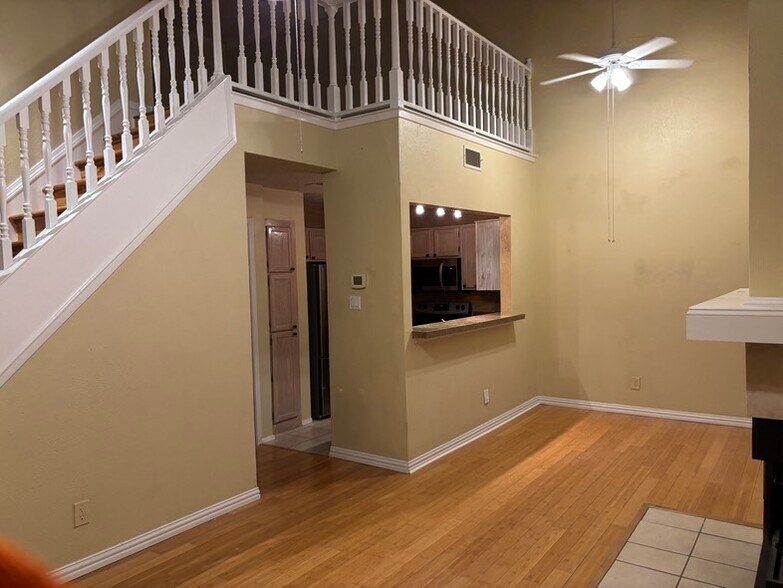 Building Photo - 2428 Forest Brook Ln