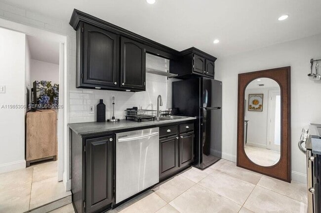 Building Photo - 151 NE 43rd St