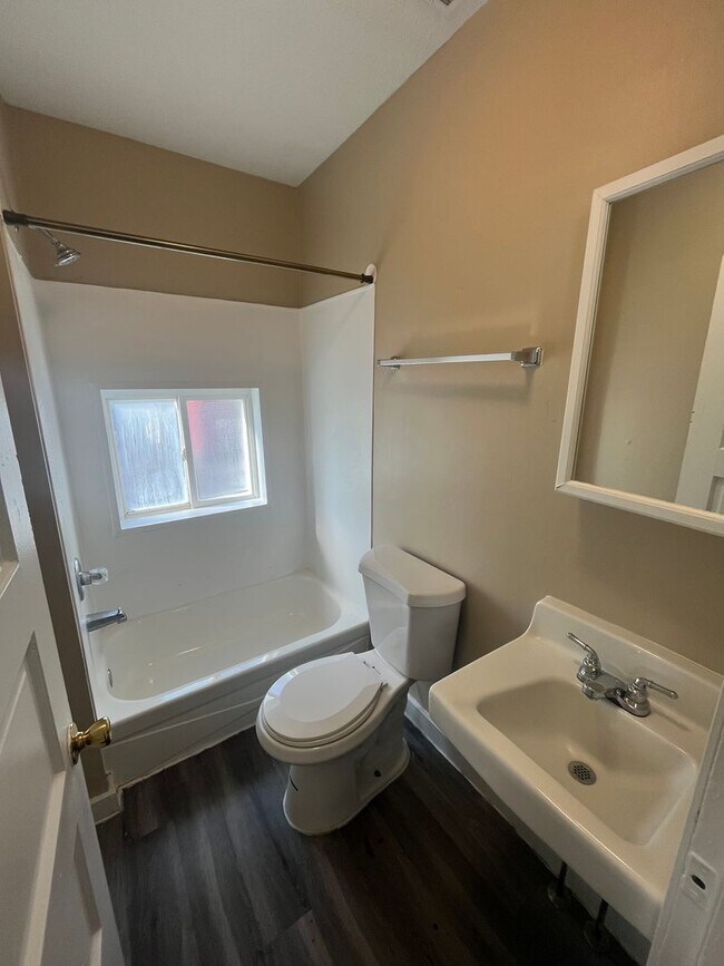 Building Photo - 235 Emming St