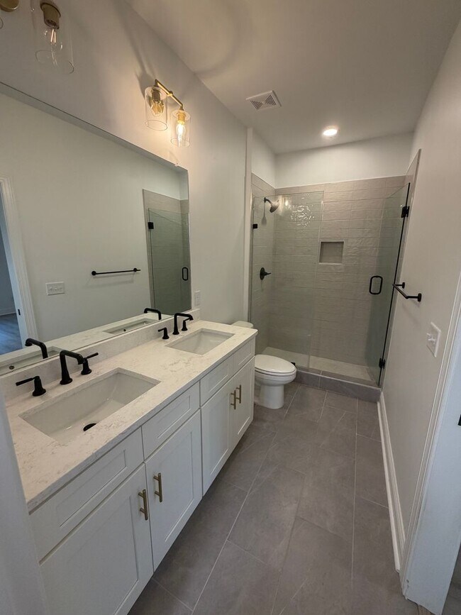 Building Photo - 1303 Louisiana Ave