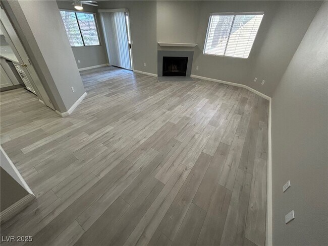 Building Photo - 6871 Tamarus St